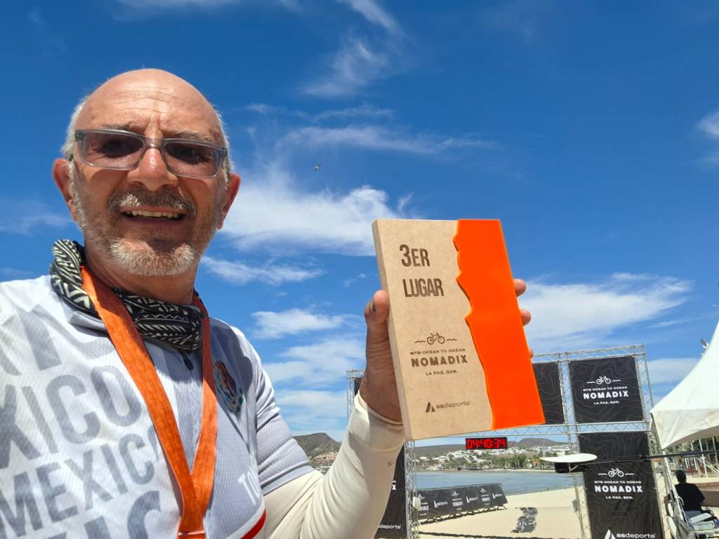  Si disfrutamos lo que hacemos Disfrutaremos cada momento  y la vida está hecha de eso. (MVZ Tomás Gabriel Díaz J.)